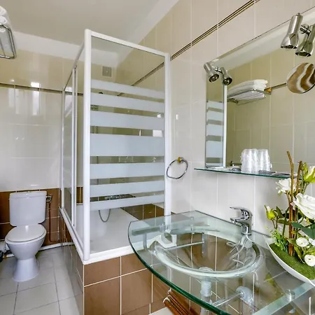 オテル デュ スクワール ダンヴェール 2*