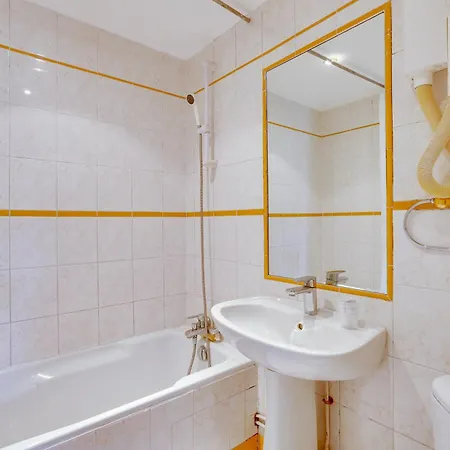 オテル デュ スクワール ダンヴェール 2*