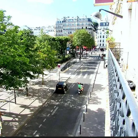 Du Square D'anvers 2* פריז