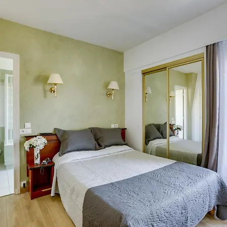 Du Square D'anvers 2*