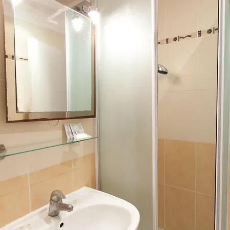 Du Square D'anvers 2*