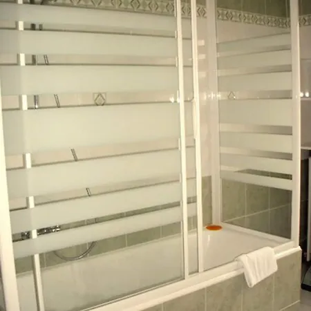 Du Square D'anvers Hotel 2*