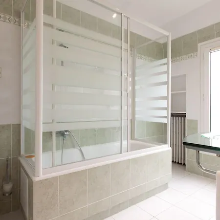 Du Square D'anvers Hotel 2*