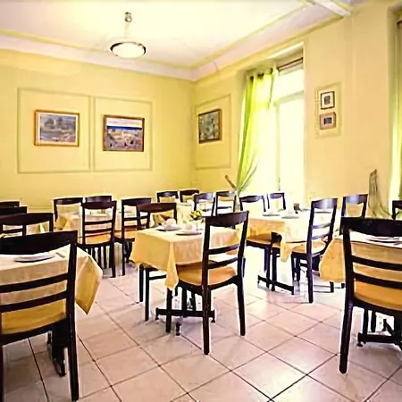 Hotel Du Square D'anvers 2*