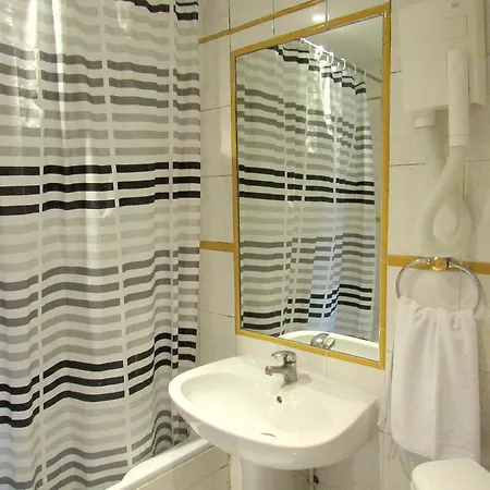 Du Square D'anvers Hotel 2*