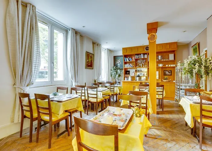 Du Square D'anvers 2* Париж