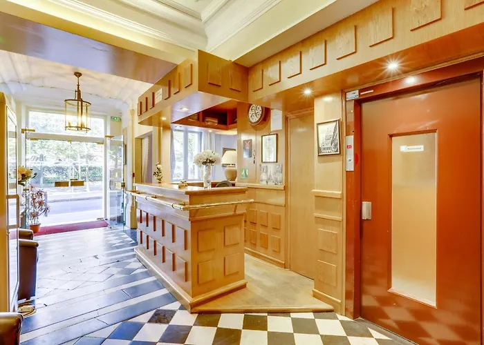 Du Square D'anvers 2*