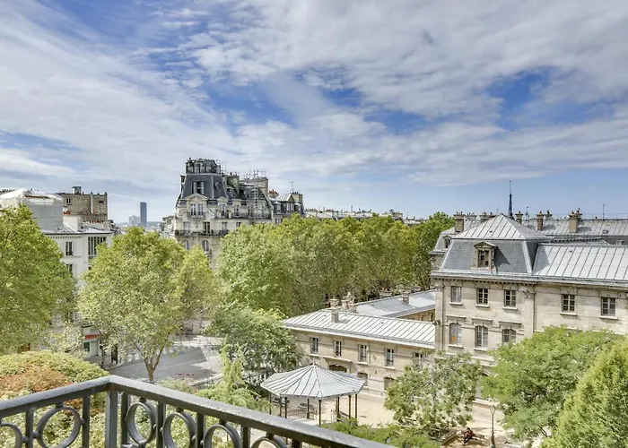 Du Square D'anvers 2*