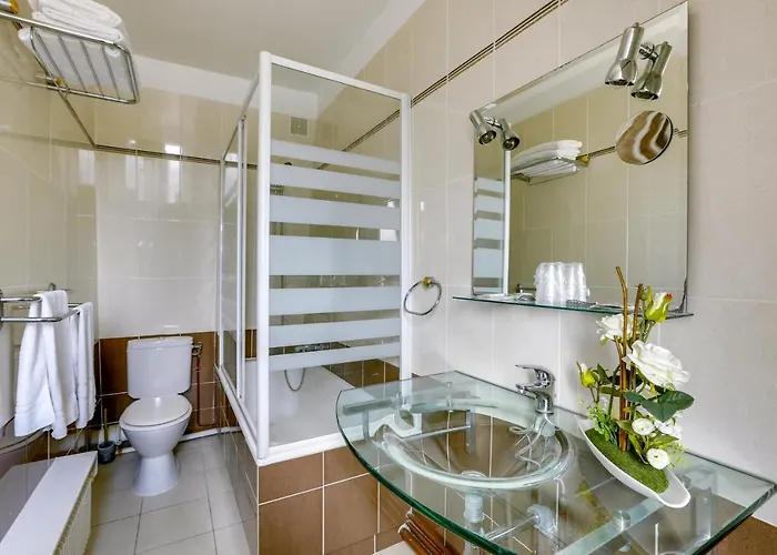 Du Square D'anvers 2*