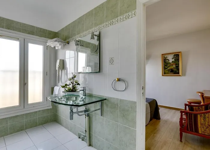 Du Square D'anvers Hotel 2*