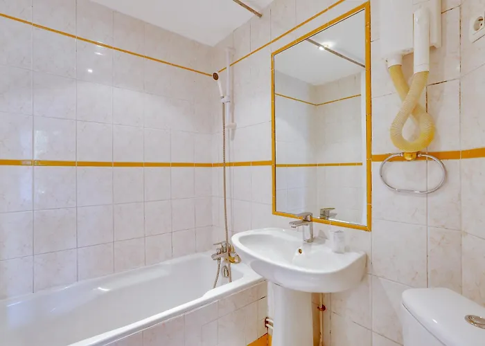 Du Square D'anvers 2*