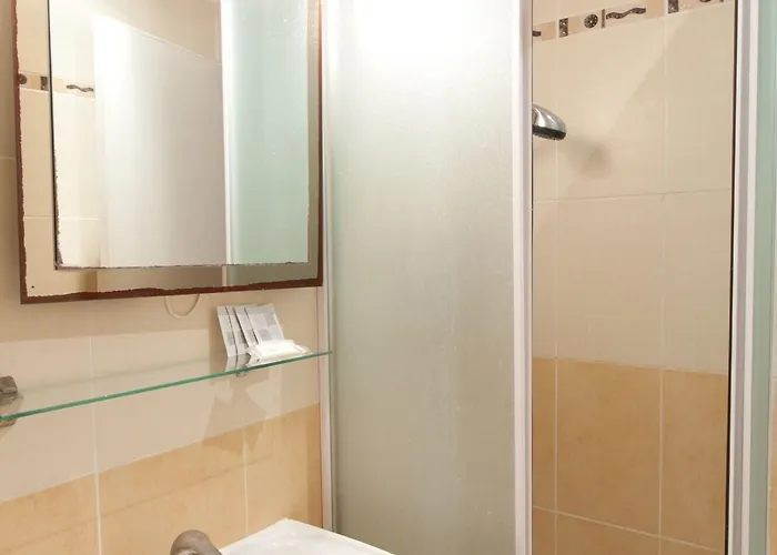 Du Square D'anvers 2*