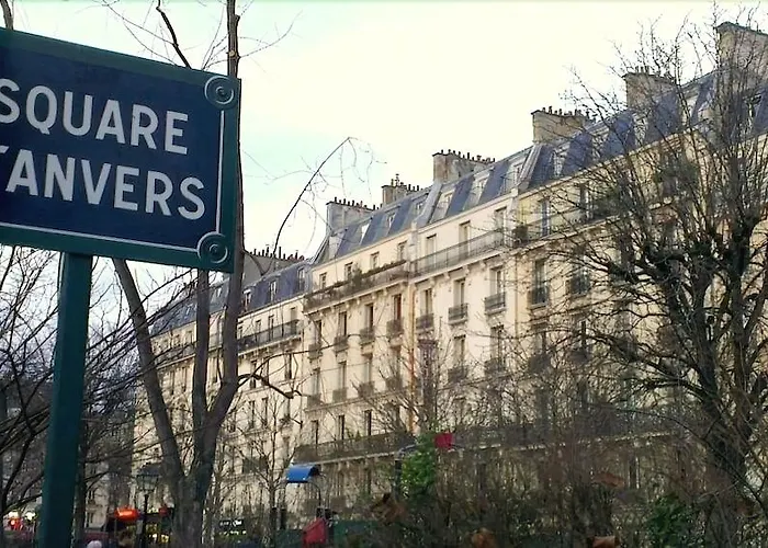 Du Square D'anvers 2*